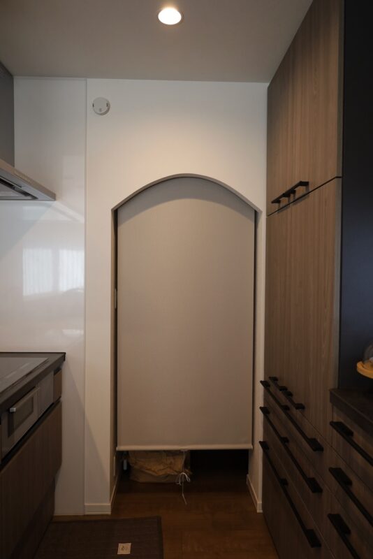 パントリー ロールスクリーン目隠し