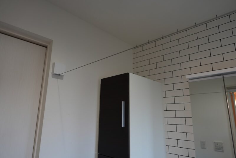 カワジュンのランドリーロープ（SE-149）の本体部分。光沢のあるクロームメッキ仕上げで高級感があるデザイン。