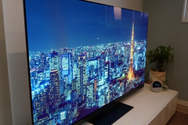 REGZA 55X9900N 視野角 斜めから見ても色が変わらない様子