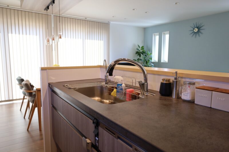 LIXILリシェルSIのセラミックトップとタッチレス水栓