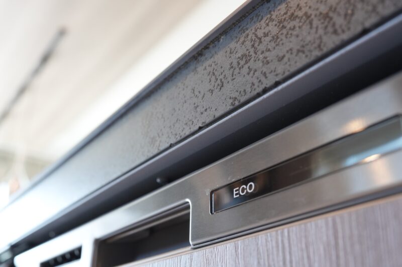 リシェルSIの食洗機取り出し口付近にできたセラミック天板のカケ