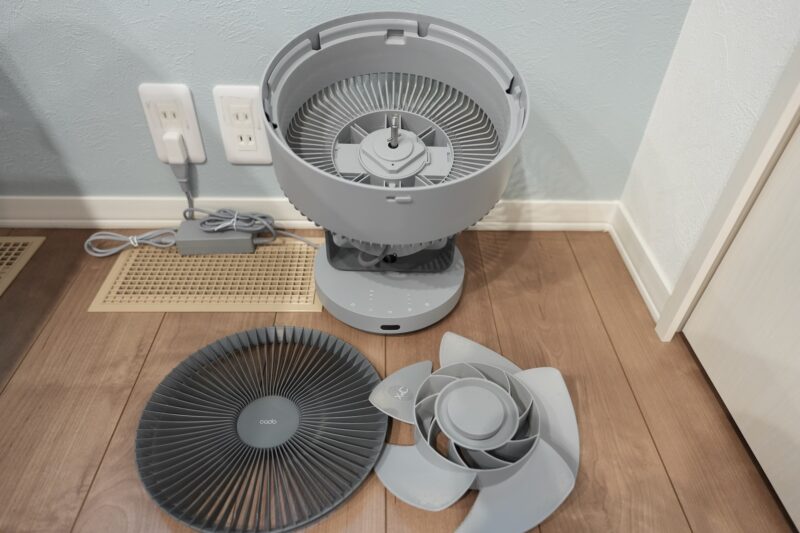 cado STREAM 1800の前面カバーとファンを取り外した様子