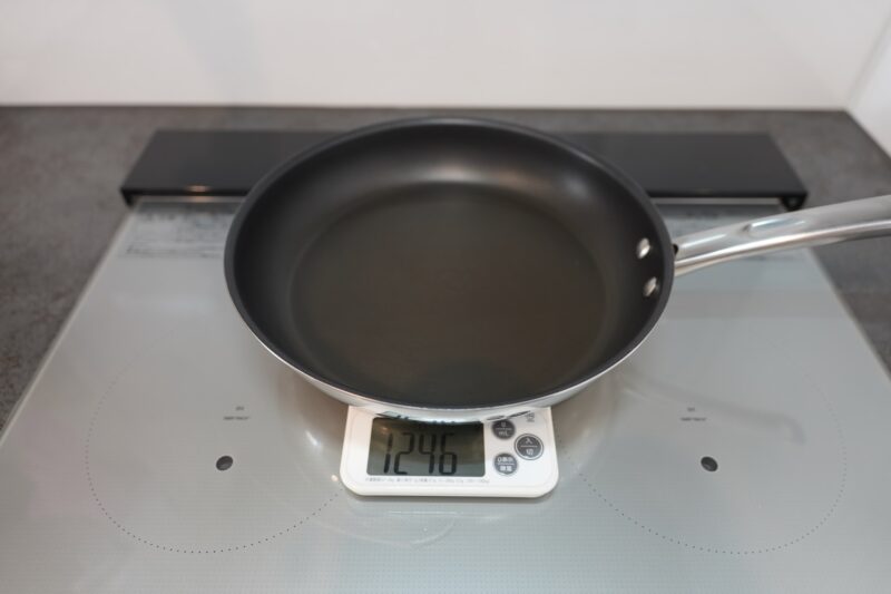マイヤー マキシムSS フライパン28cmをキッチンスケールで計量した実測1246g